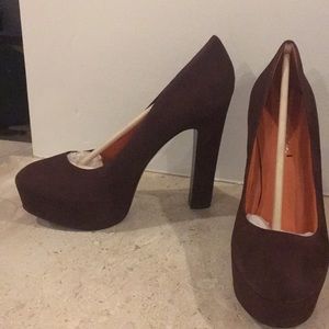 NEW Via Spiga burgundy suede platform pumps